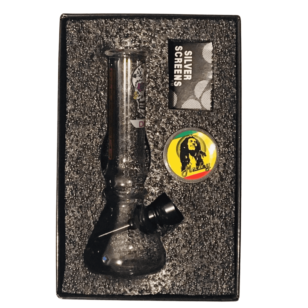 SM-2016 D&K includes a glass pipe, a small grinder, and 5 silver screens